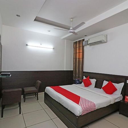 Oyo 22677 Hotel Mehfil Rajpura Экстерьер фото