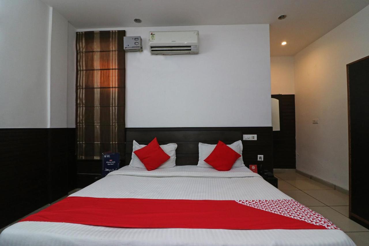 Oyo 22677 Hotel Mehfil Rajpura Экстерьер фото