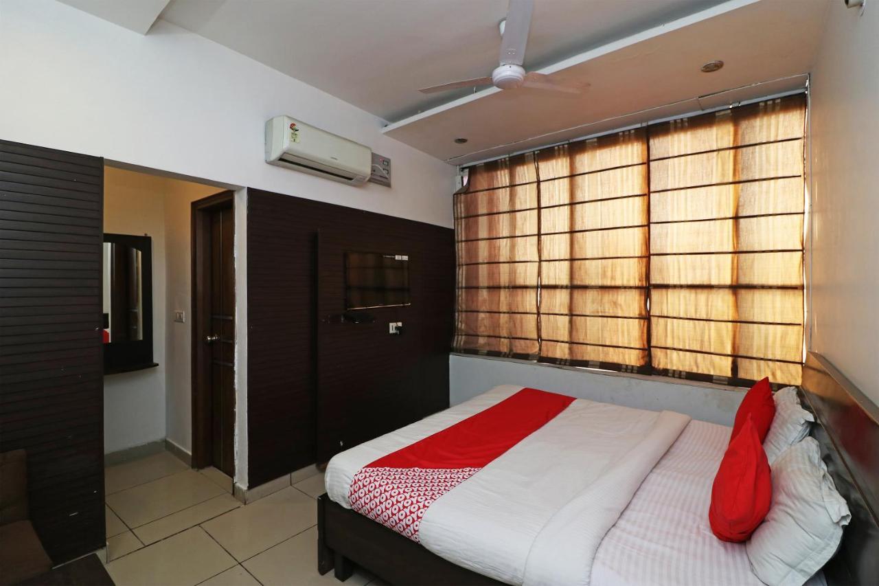 Oyo 22677 Hotel Mehfil Rajpura Экстерьер фото